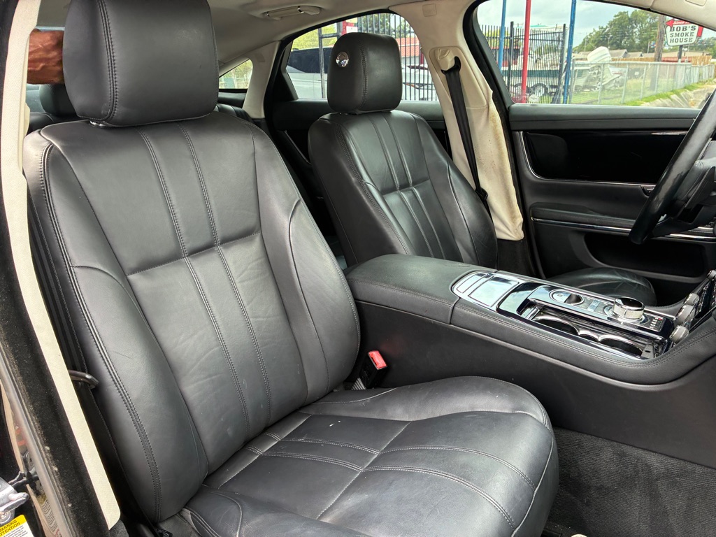 Photo 48 of this JAGUAR XJ