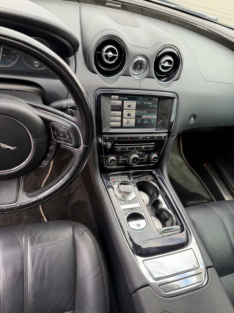 Photo 56 of this JAGUAR XJ