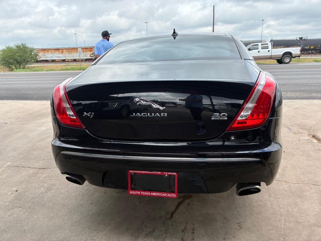 Photo 40 of this JAGUAR XJ