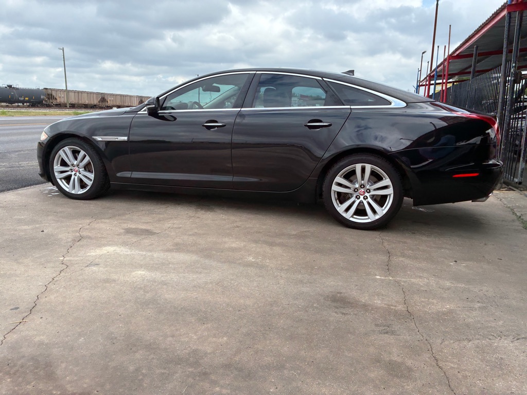 Photo 34 of this JAGUAR XJ