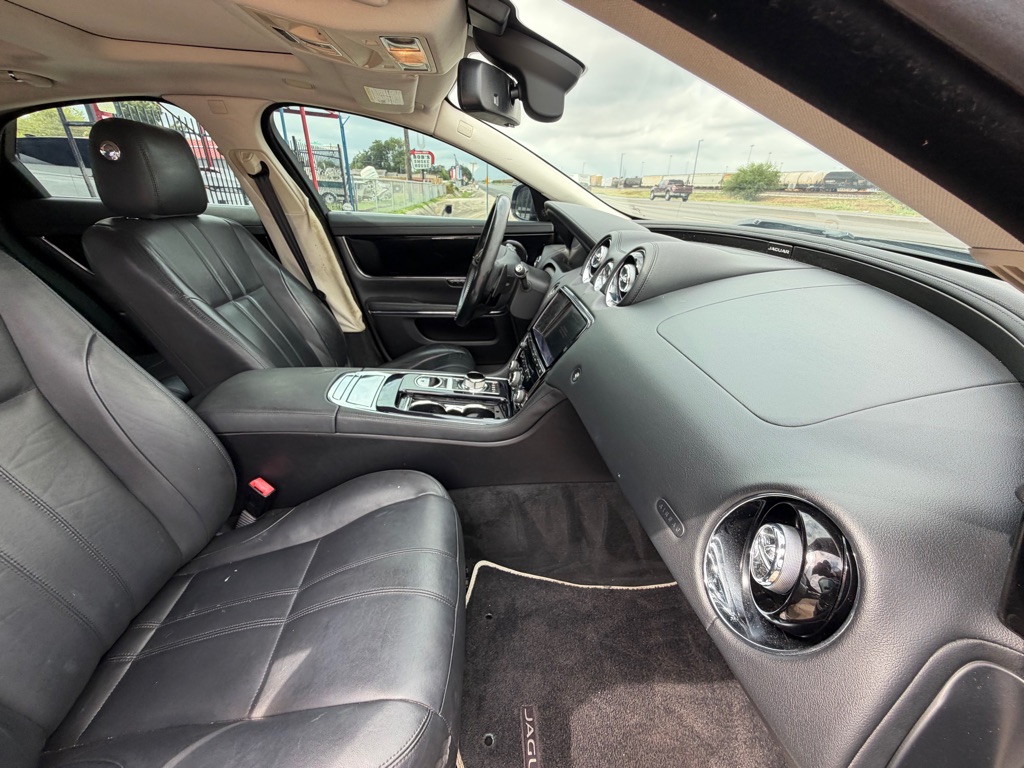 Photo 69 of this JAGUAR XJ