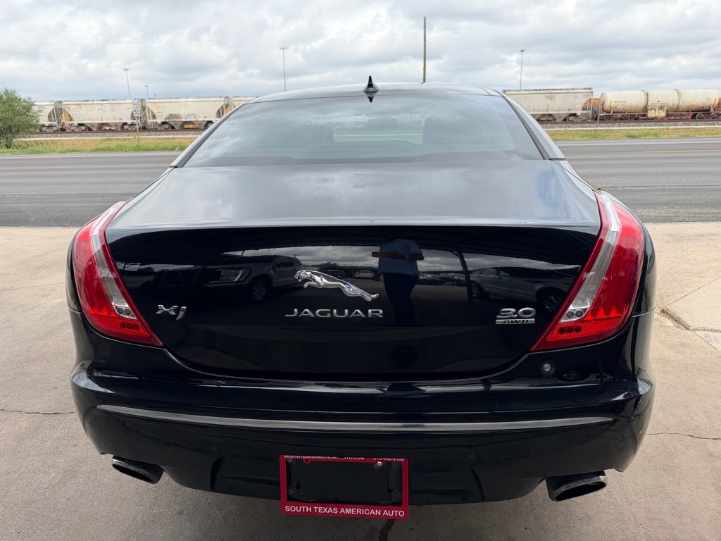 Photo 60 of this JAGUAR XJ