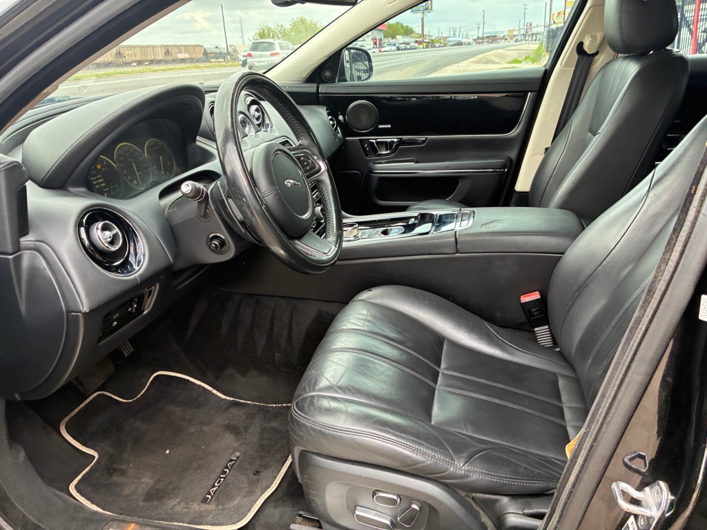 Photo 52 of this JAGUAR XJ