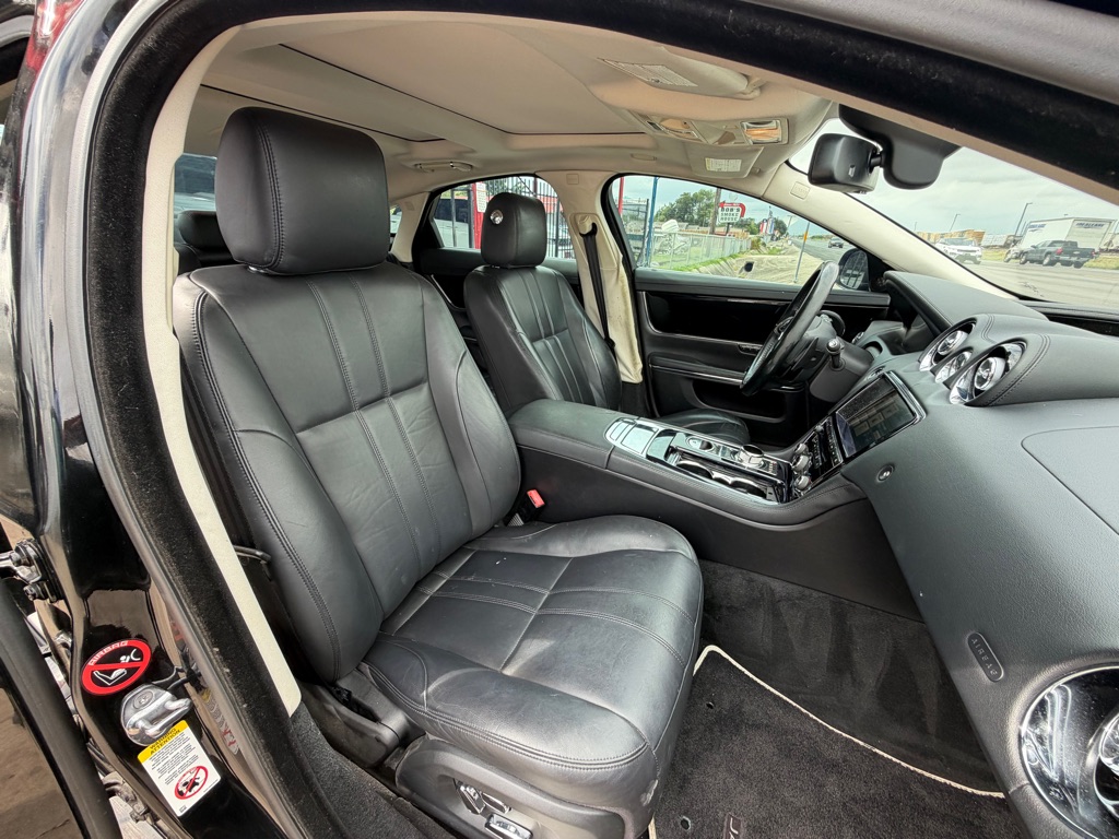 Photo 66 of this JAGUAR XJ