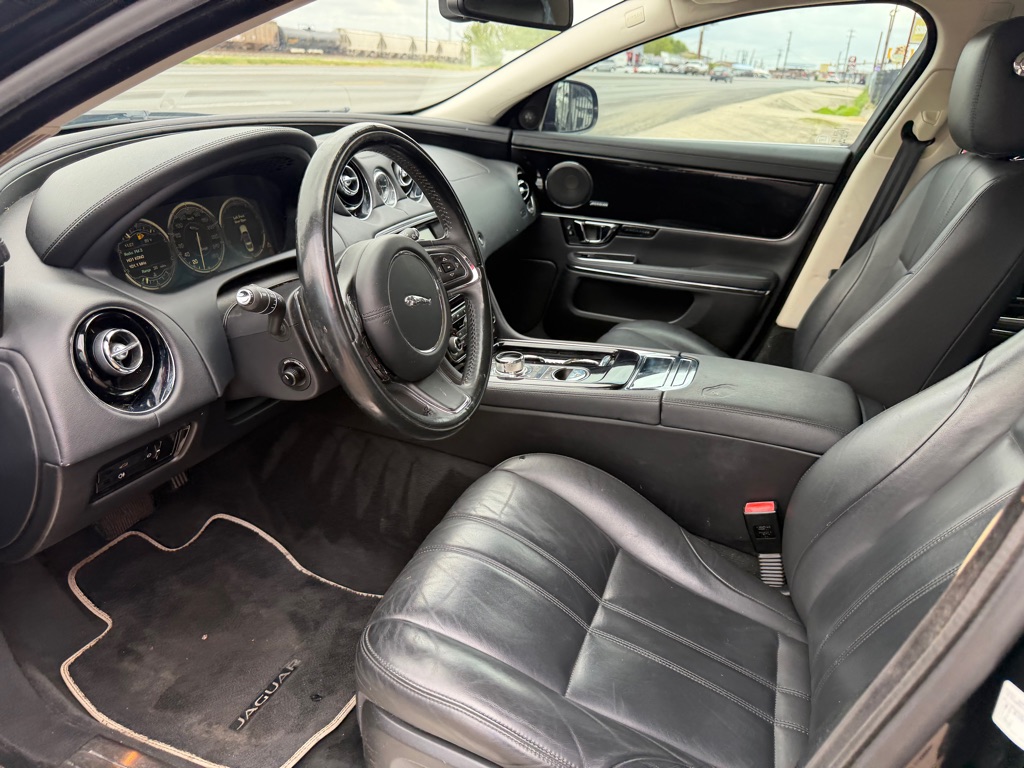 Photo 15 of this JAGUAR XJ