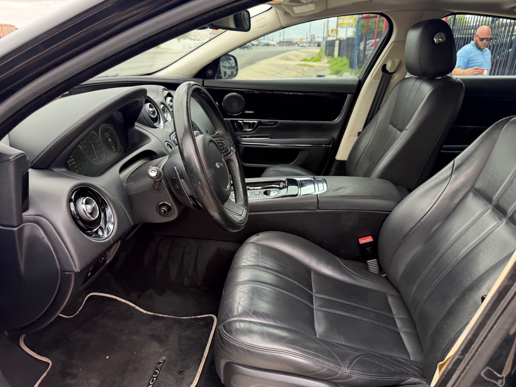 Photo 18 of this JAGUAR XJ