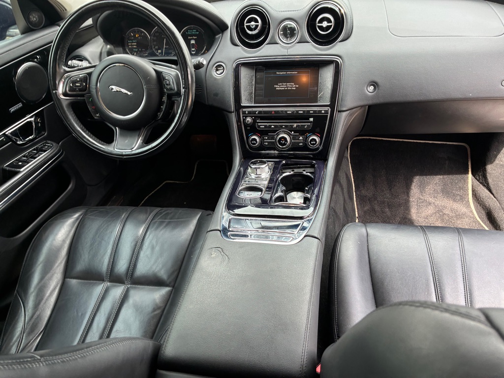 Photo 47 of this JAGUAR XJ