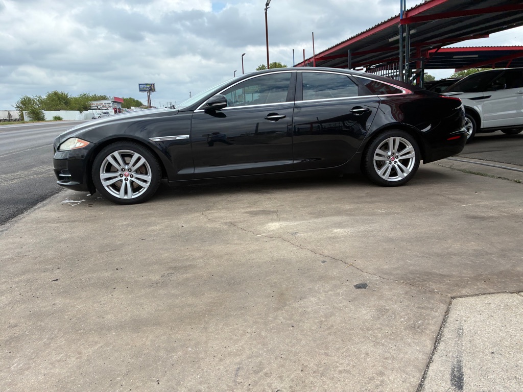 Photo 37 of this JAGUAR XJ