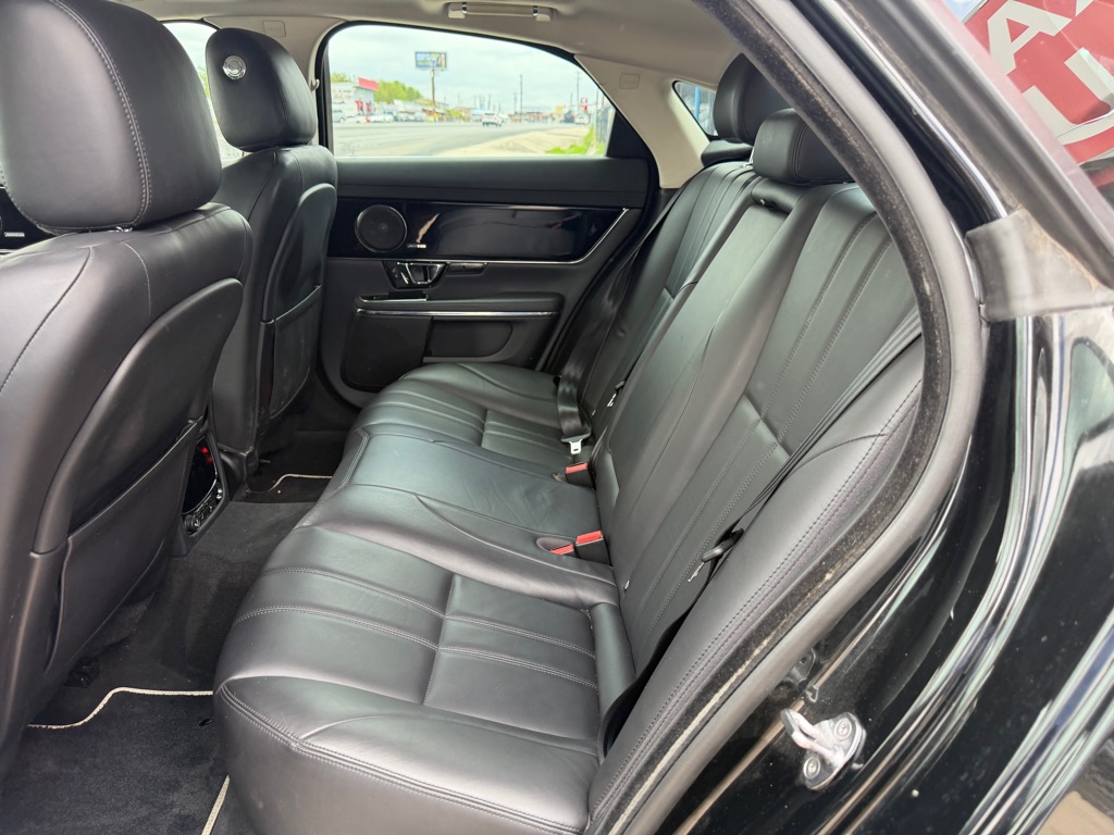 Photo 17 of this JAGUAR XJ