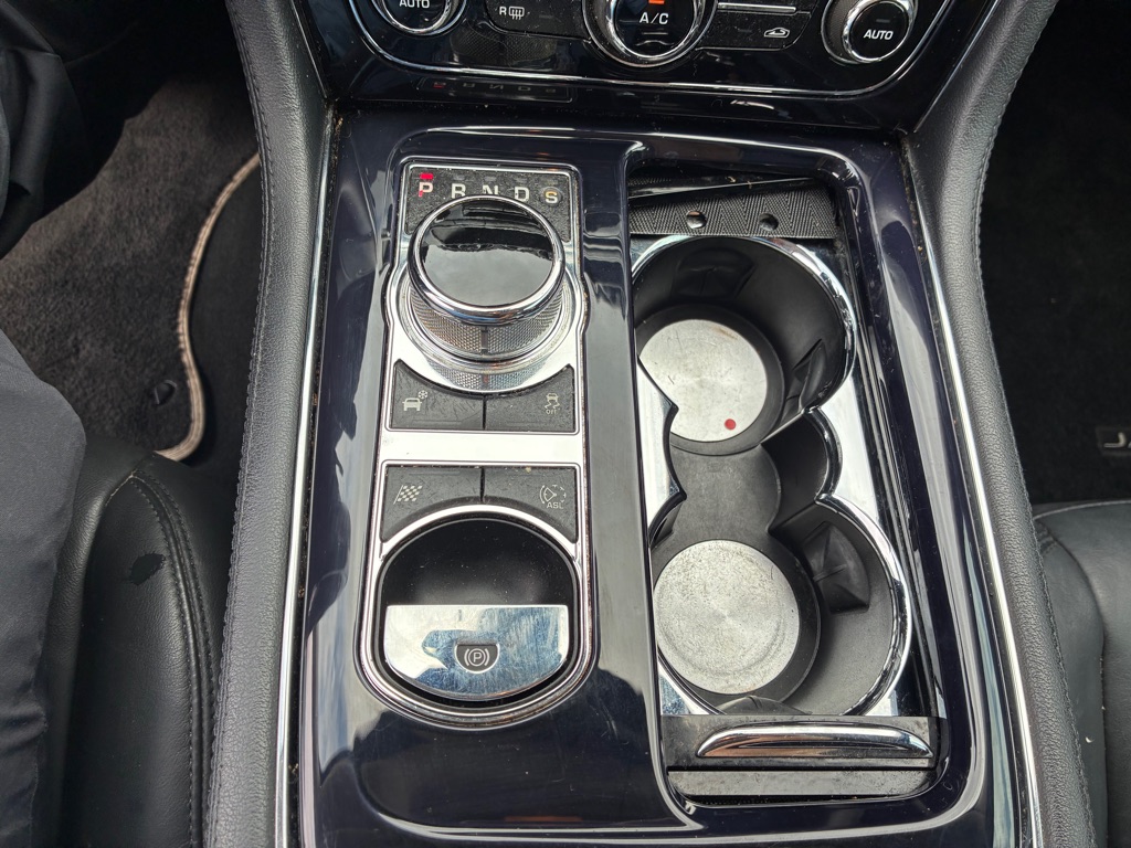 Photo 51 of this JAGUAR XJ
