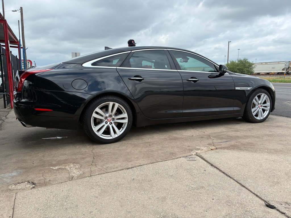 Photo 29 of this JAGUAR XJ