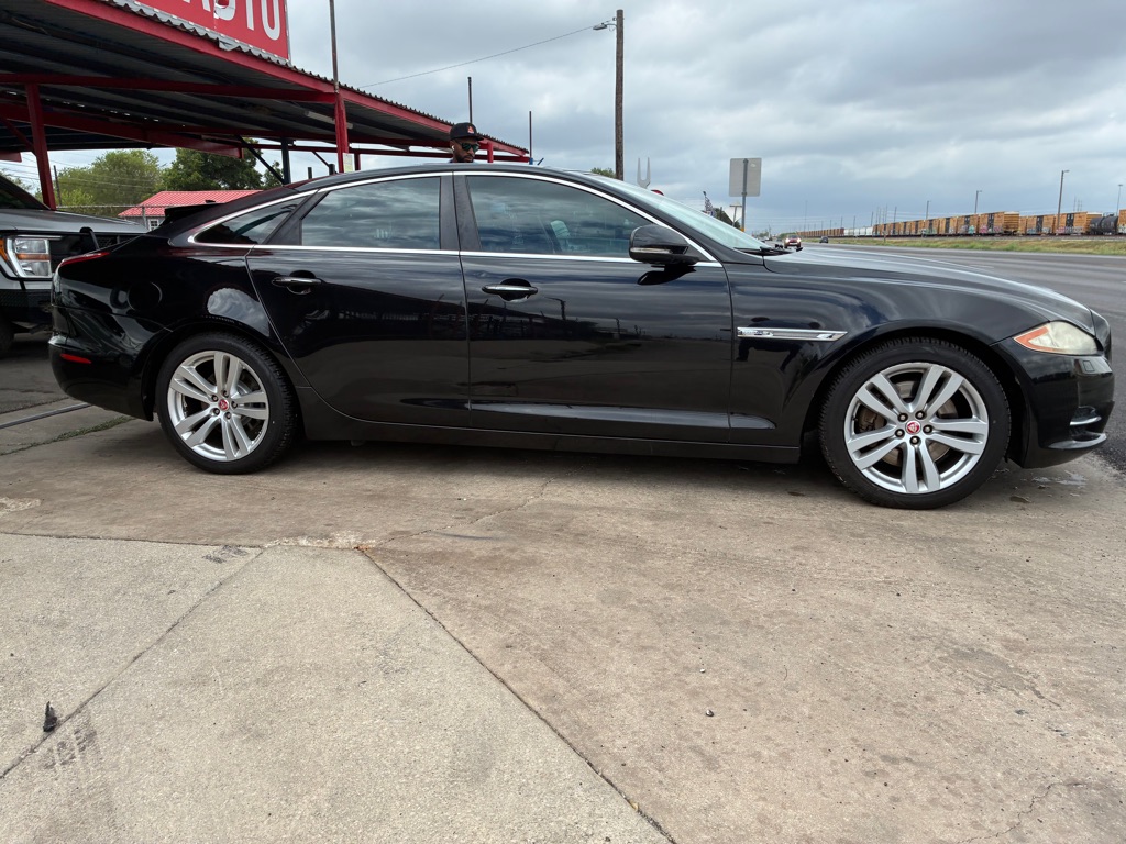 Photo 28 of this JAGUAR XJ