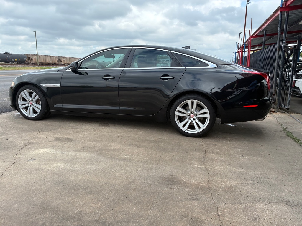 Photo 33 of this JAGUAR XJ