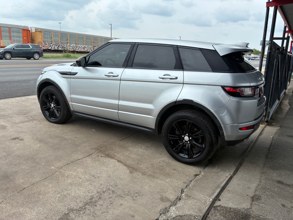 Photo 28 of this LAND ROVER RANGE ROVER EVO