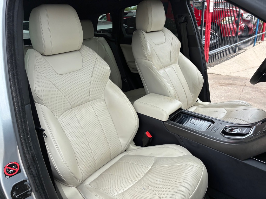 Photo 51 of this LAND ROVER RANGE ROVER EVO