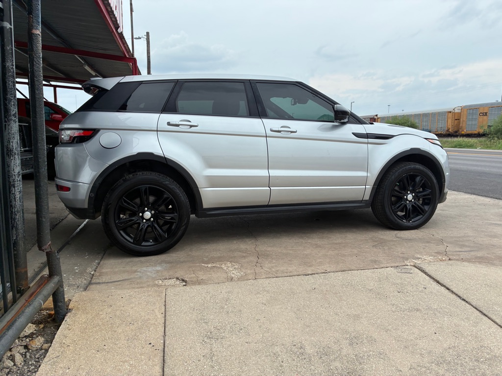 Photo 37 of this LAND ROVER RANGE ROVER EVO