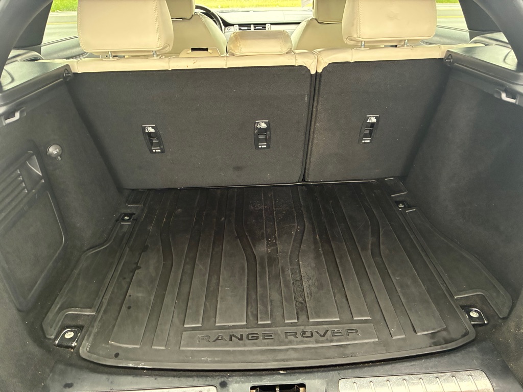 Photo 43 of this LAND ROVER RANGE ROVER EVO