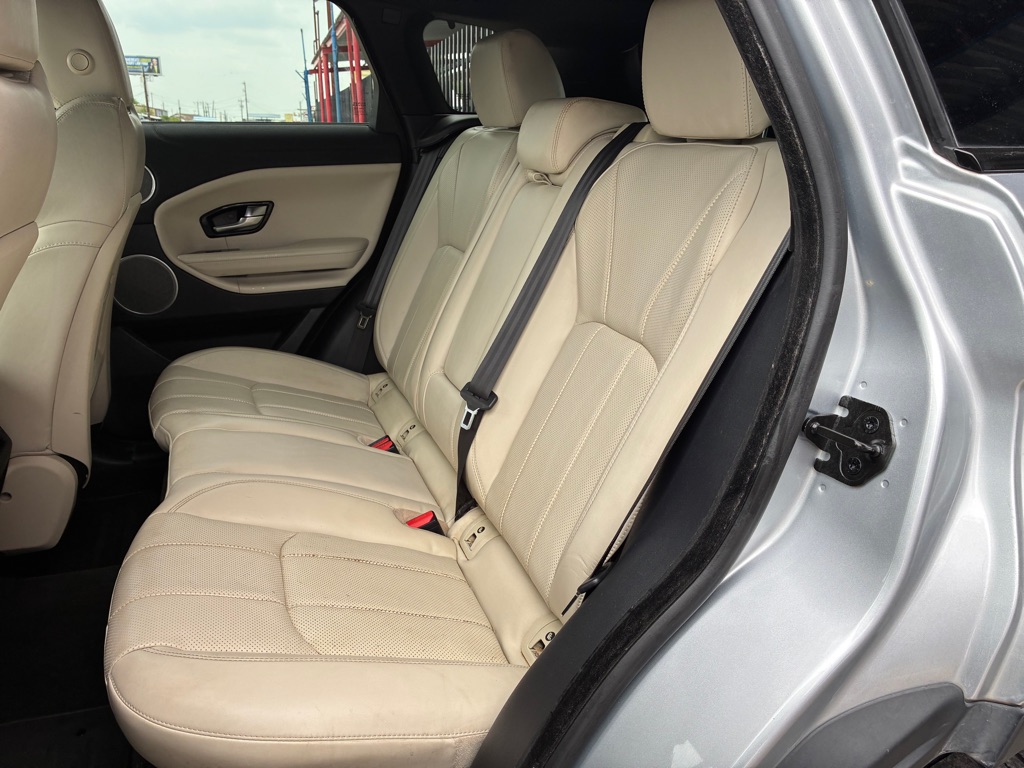 Photo 46 of this LAND ROVER RANGE ROVER EVO