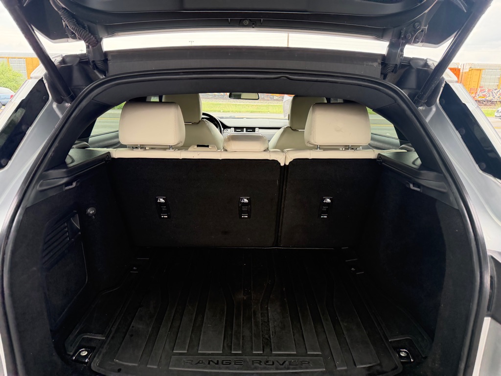 Photo 15 of this LAND ROVER RANGE ROVER EVO