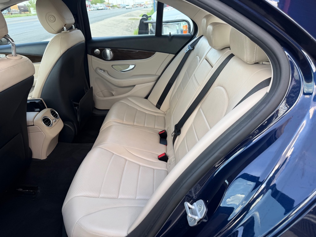 Photo 29 of this MERCEDES-BENZ C-CLASS