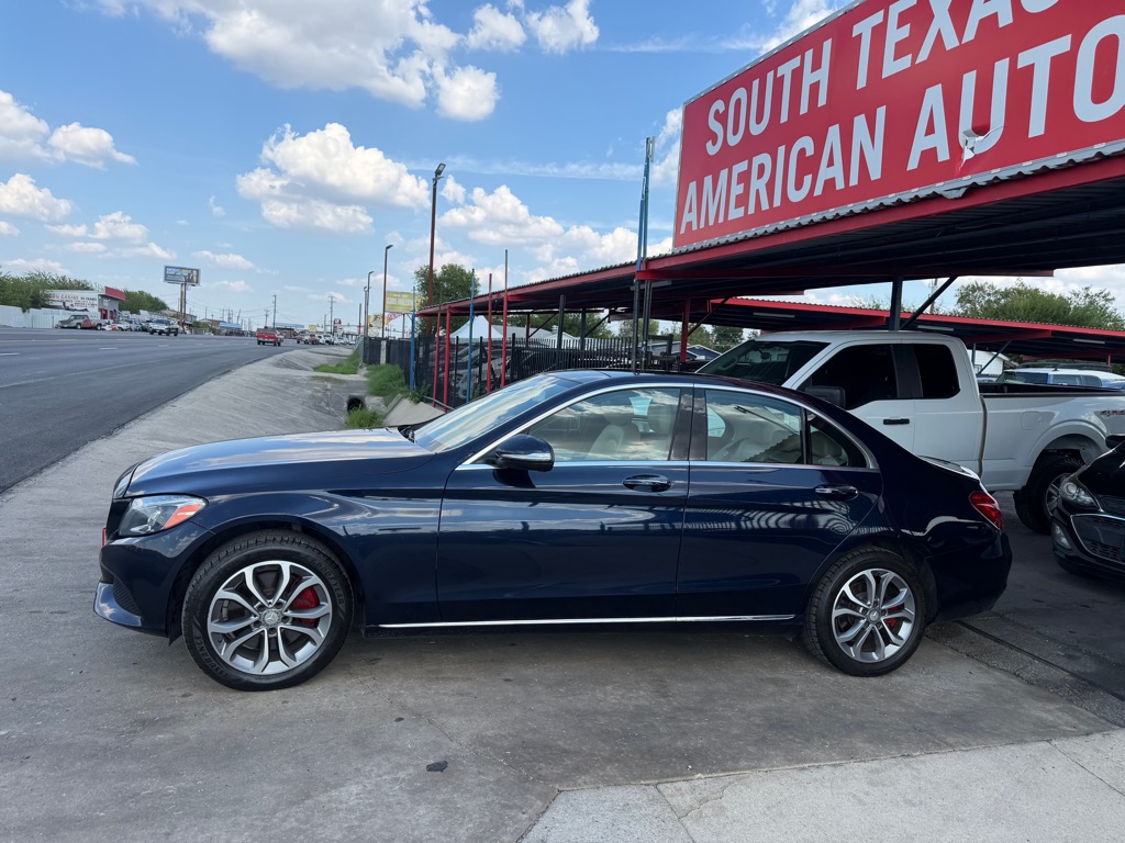 Photo 22 of this MERCEDES-BENZ C-CLASS