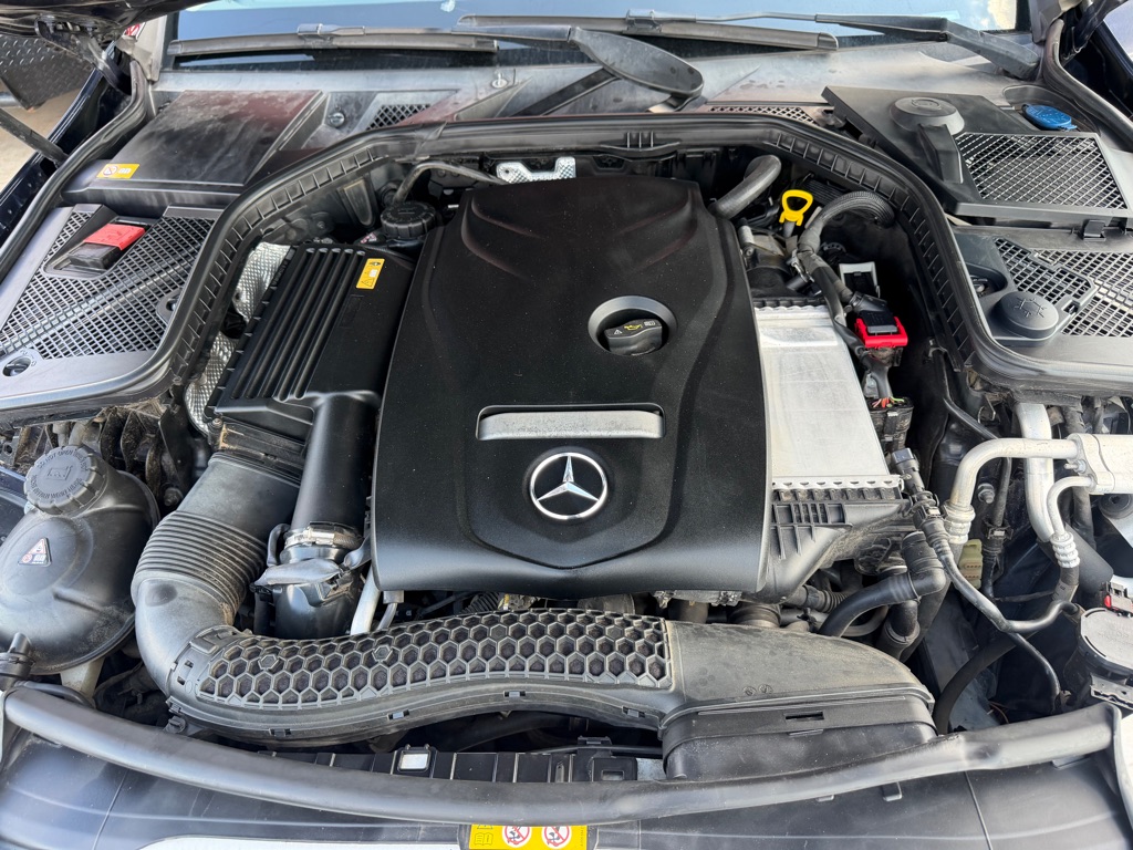 Photo 25 of this MERCEDES-BENZ C-CLASS