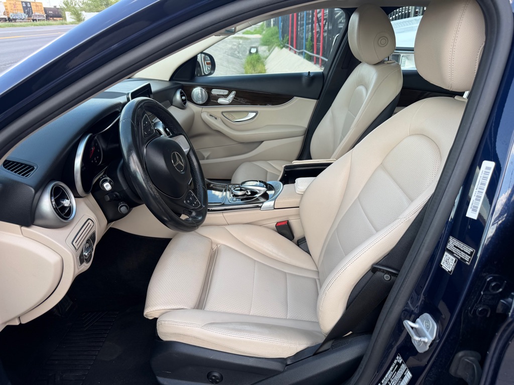Photo 28 of this MERCEDES-BENZ C-CLASS