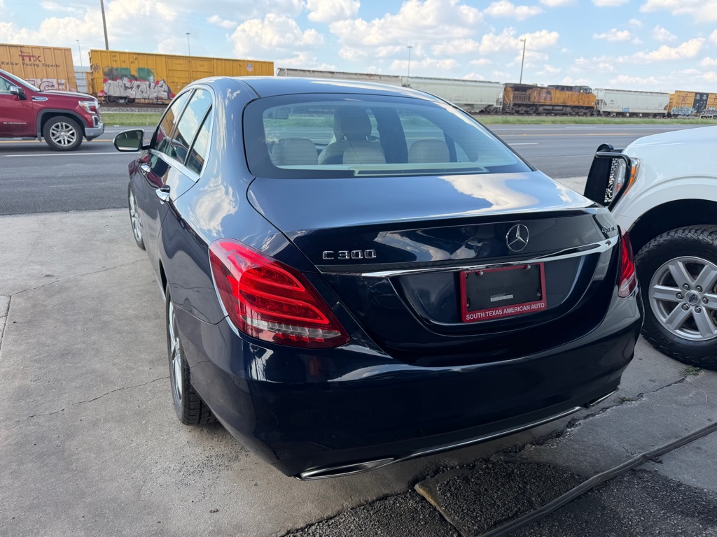 Photo 13 of this MERCEDES-BENZ C-CLASS