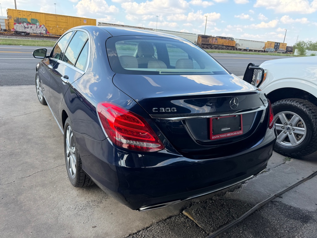 Photo 15 of this MERCEDES-BENZ C-CLASS