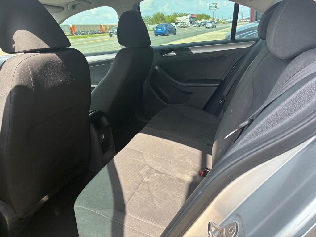 Photo 27 of this VOLKSWAGEN JETTA