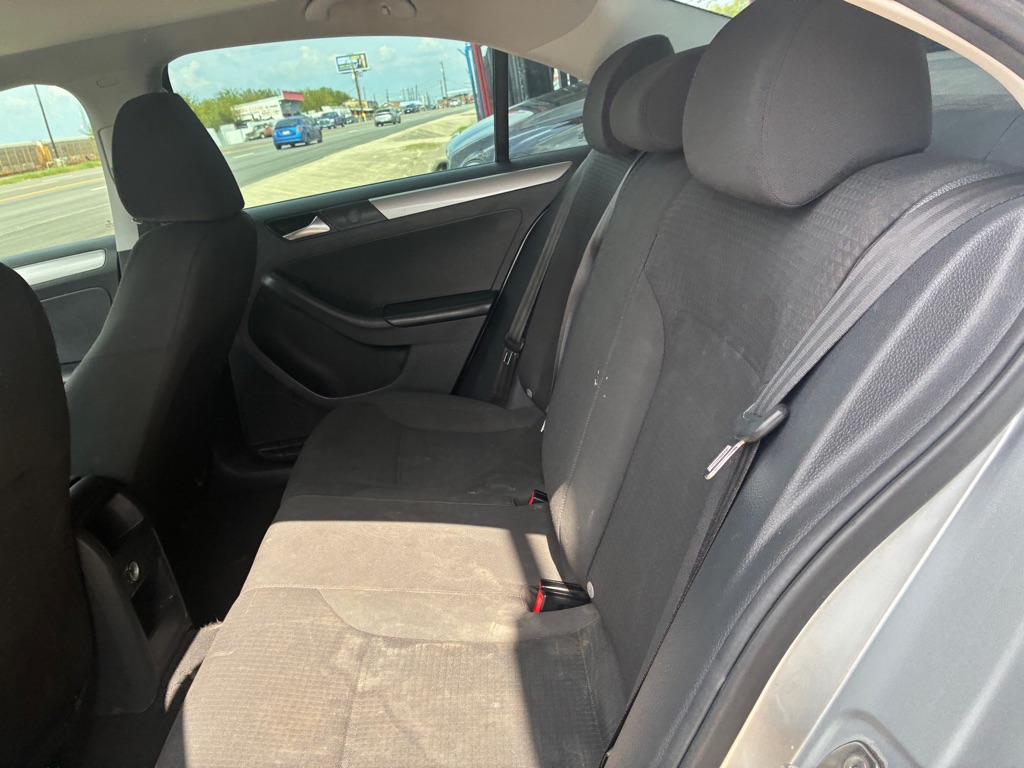 Photo 28 of this VOLKSWAGEN JETTA