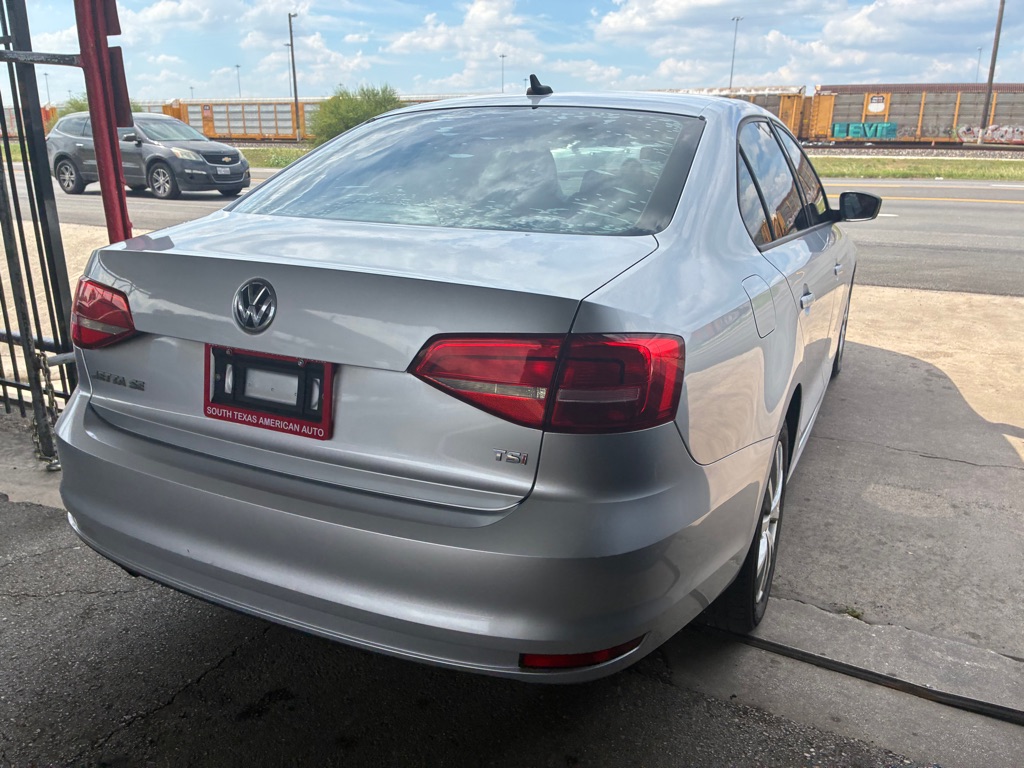 Photo 37 of this VOLKSWAGEN JETTA