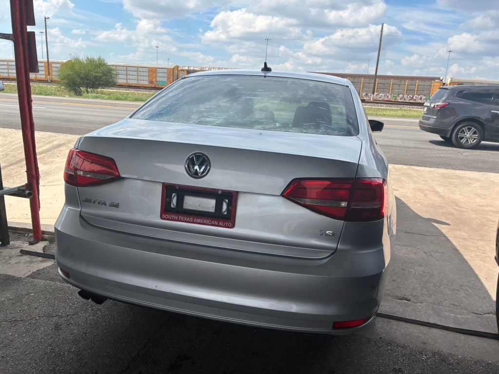 Photo 38 of this VOLKSWAGEN JETTA