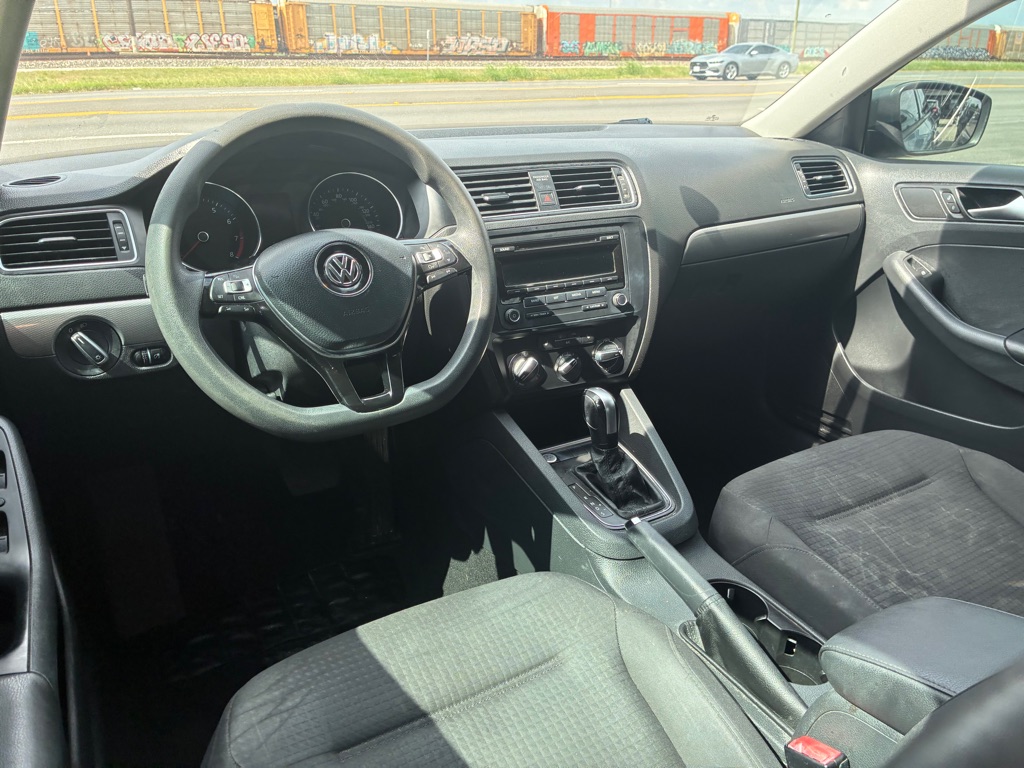 Photo 51 of this VOLKSWAGEN JETTA
