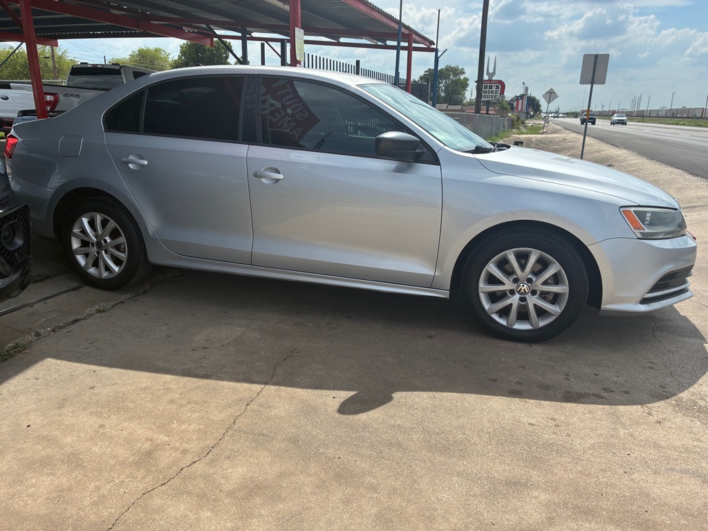 Photo 21 of this VOLKSWAGEN JETTA