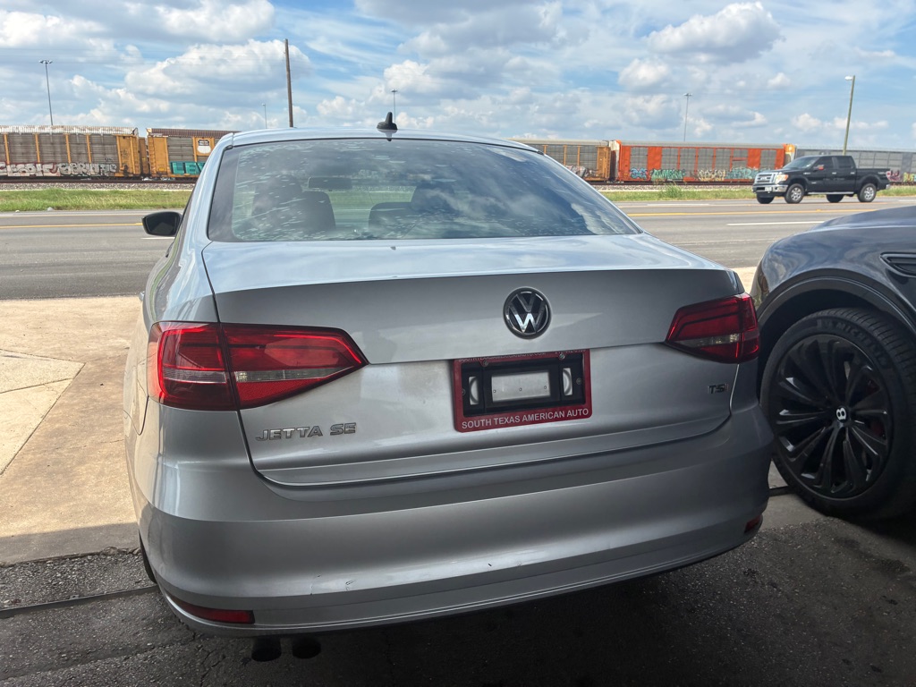 Photo 10 of this VOLKSWAGEN JETTA