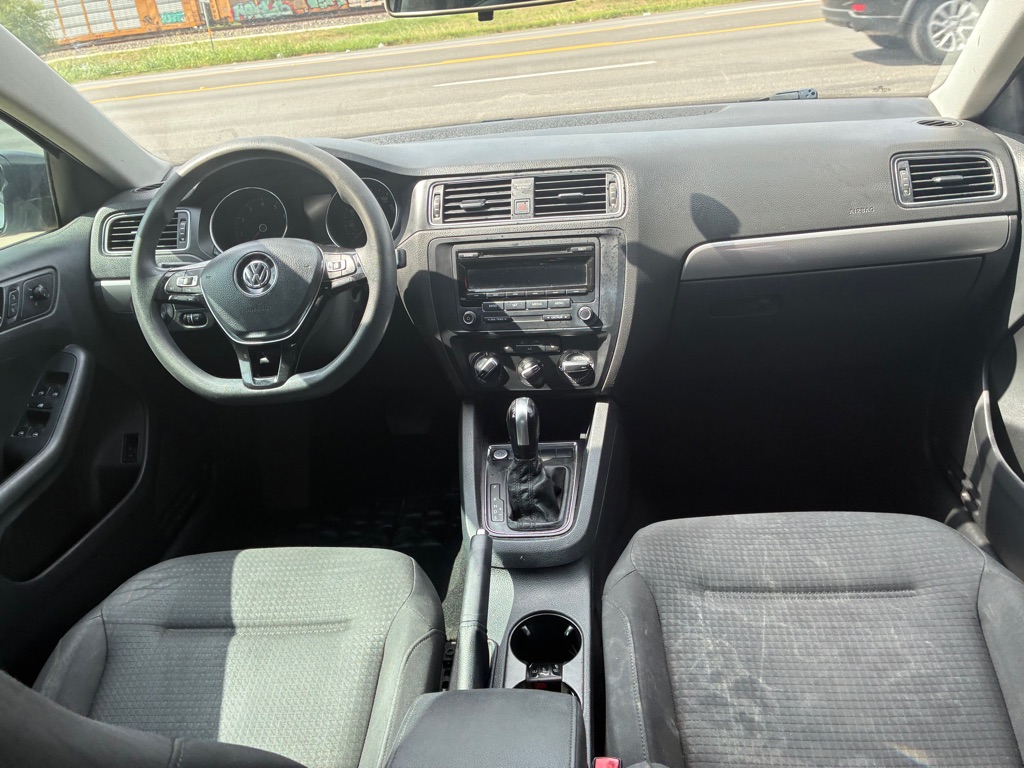 Photo 26 of this VOLKSWAGEN JETTA