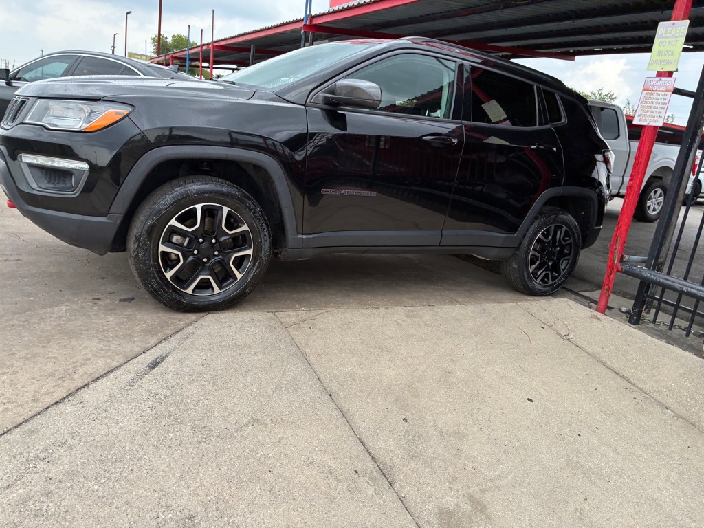 Photo 15 of this JEEP COMPASS