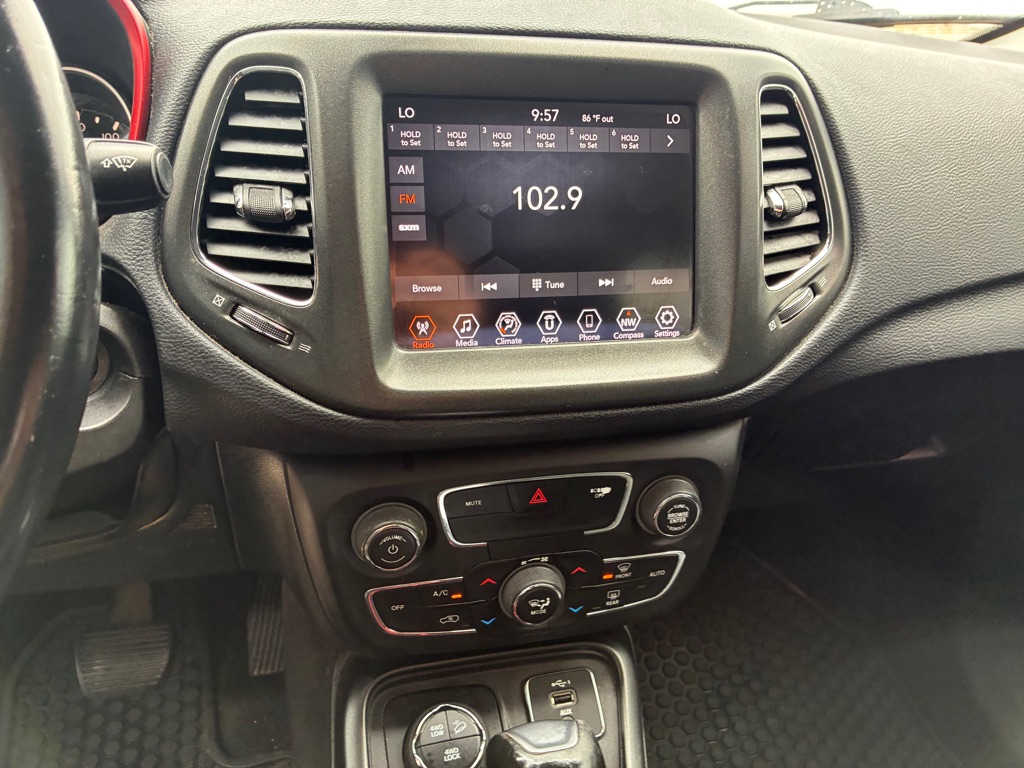 Photo 24 of this JEEP COMPASS
