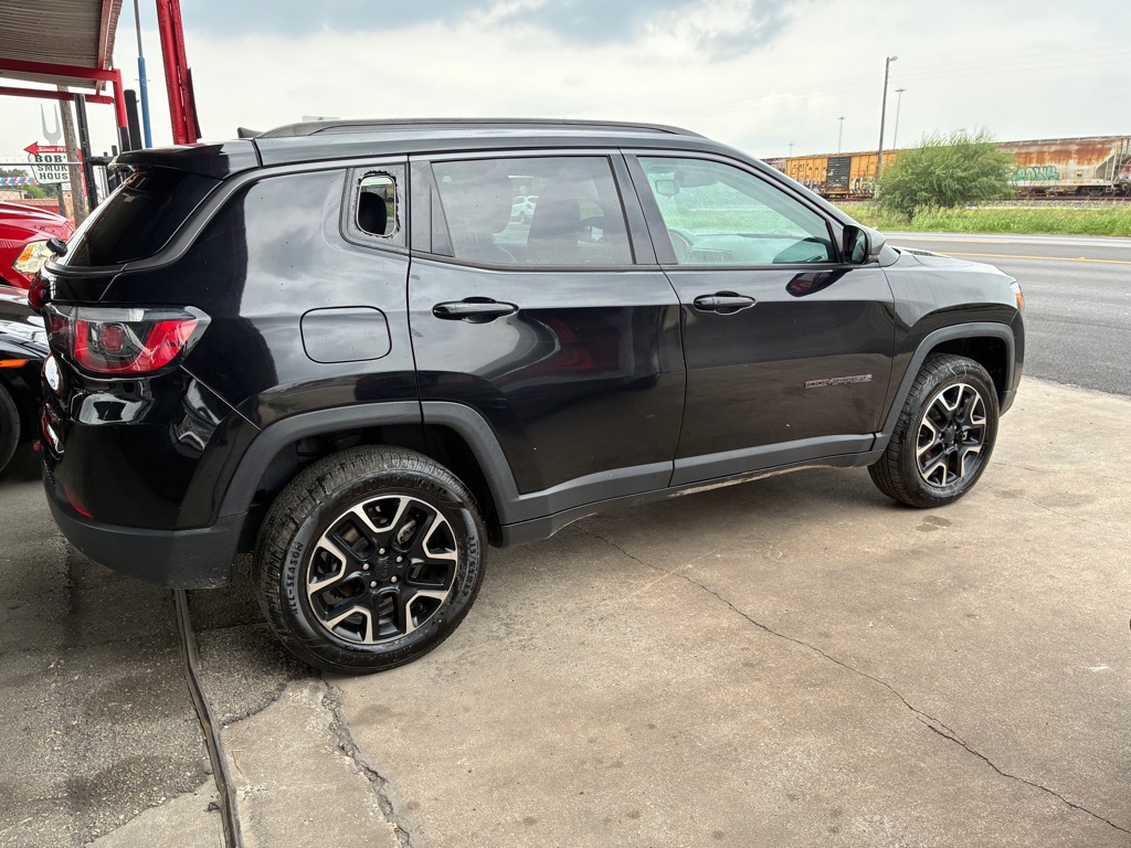 Photo 11 of this JEEP COMPASS