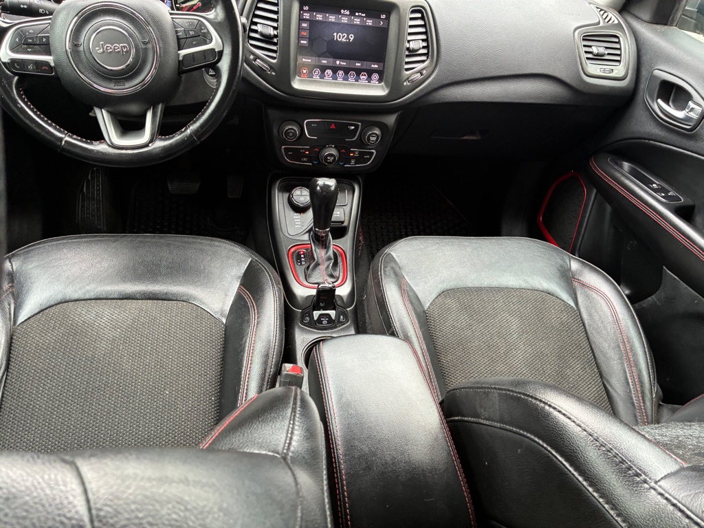 Photo 18 of this JEEP COMPASS