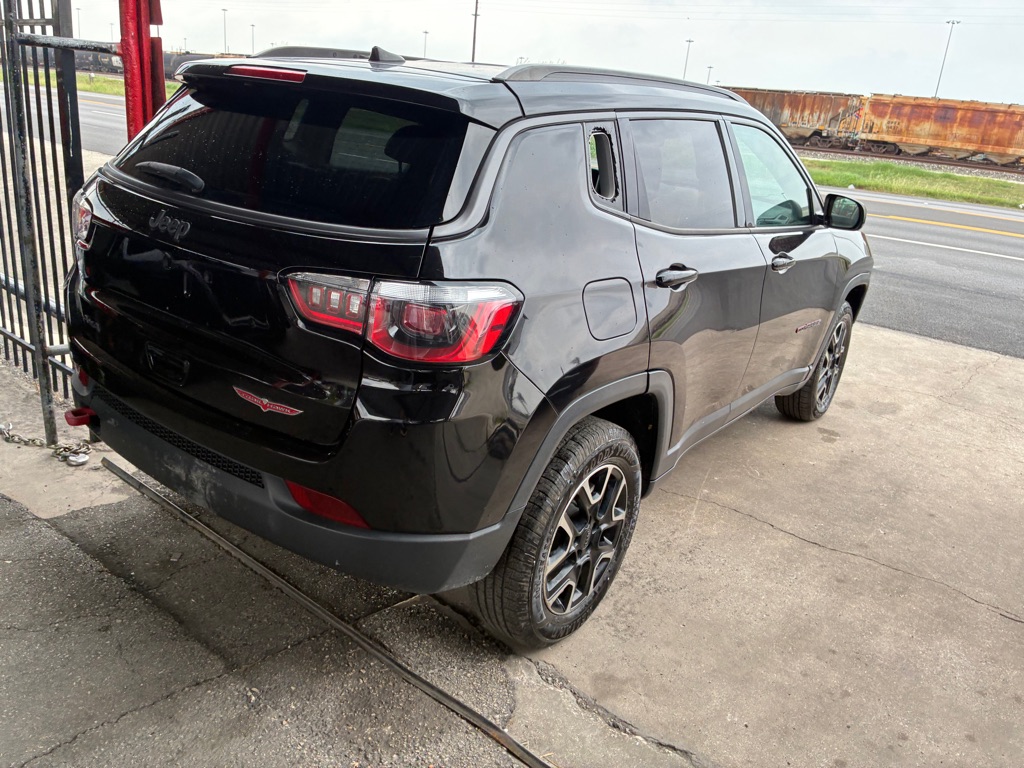 Photo 10 of this JEEP COMPASS