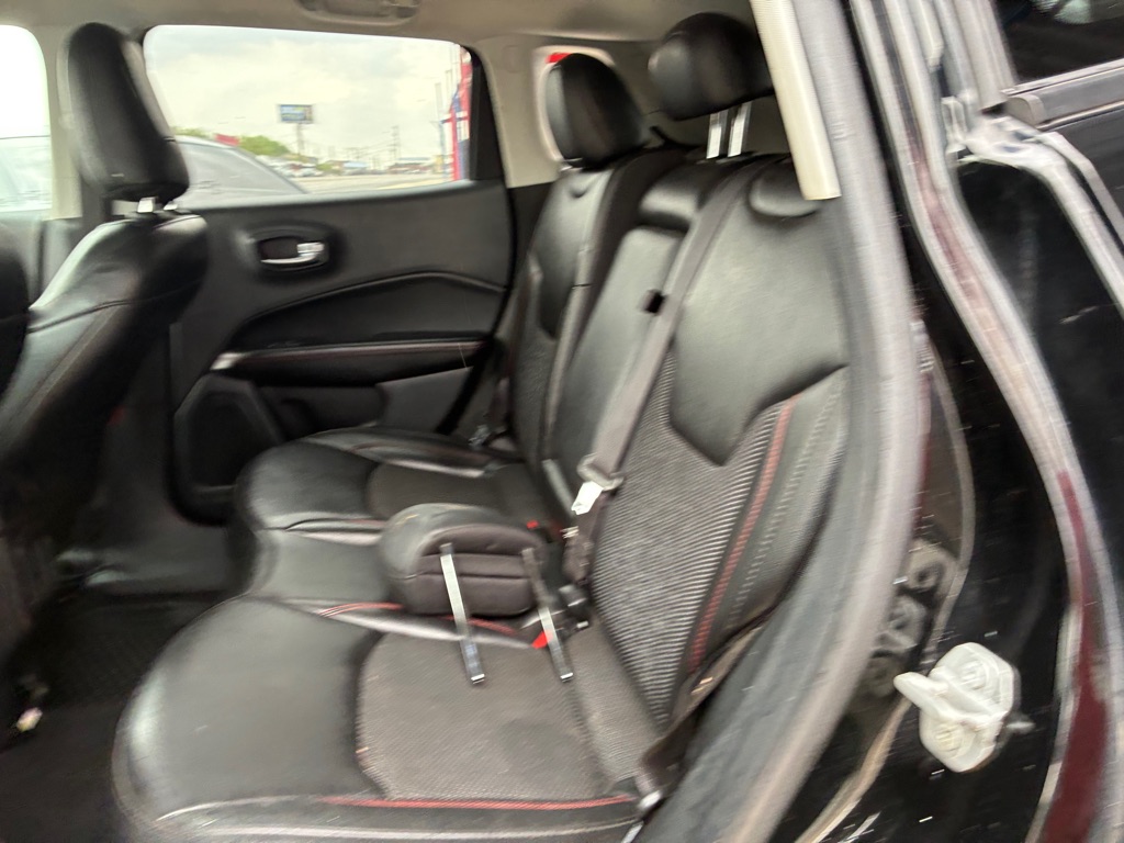 Photo 19 of this JEEP COMPASS