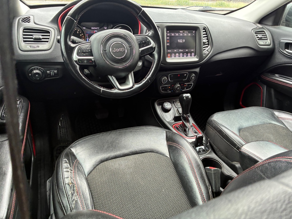 Photo 17 of this JEEP COMPASS