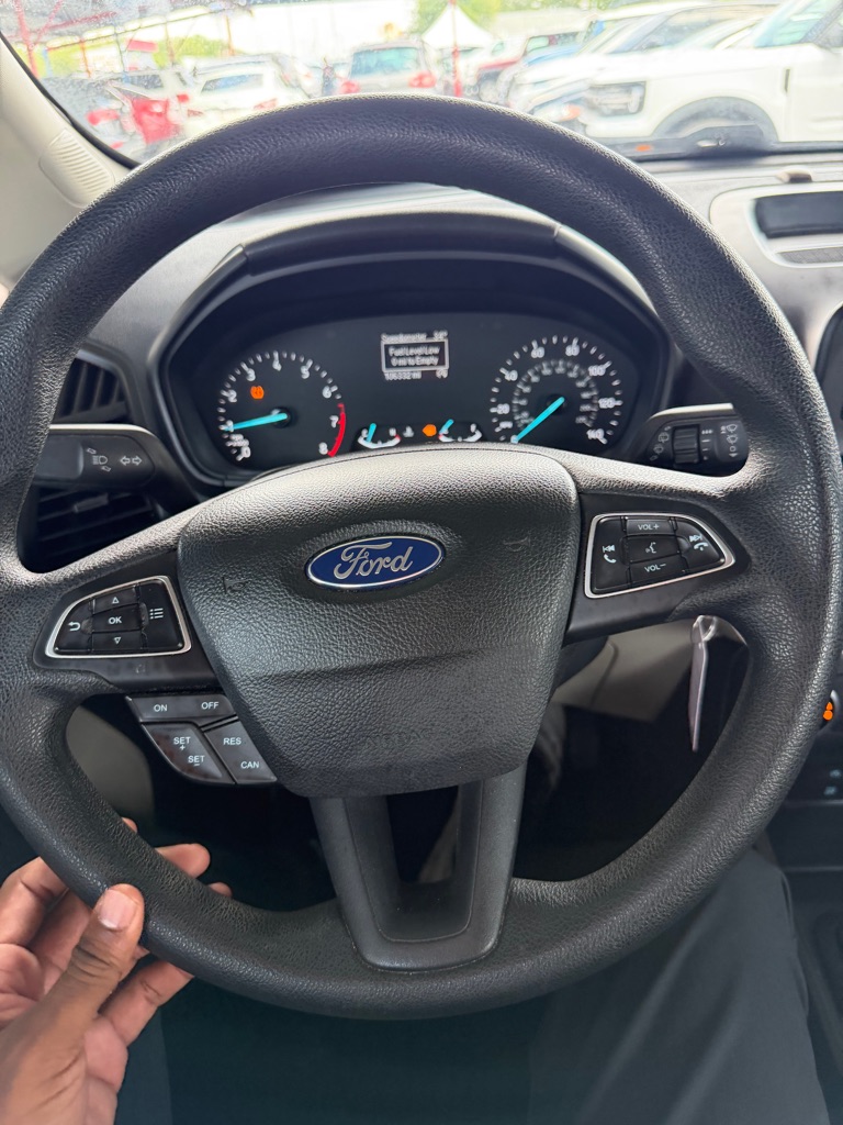 Photo 27 of this FORD ECOSPORT