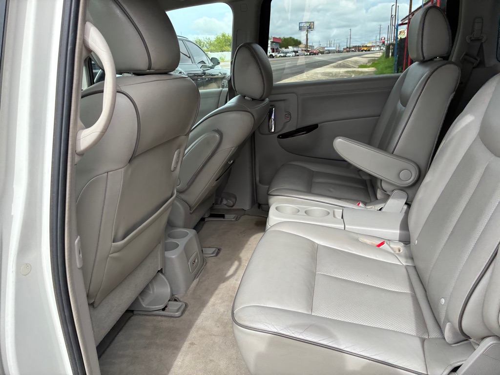 Photo 24 of this NISSAN QUEST