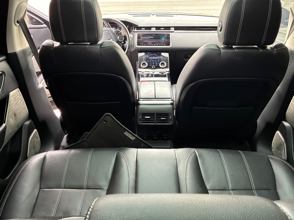 Photo 28 of this LAND ROVER RANGE ROVER VEL