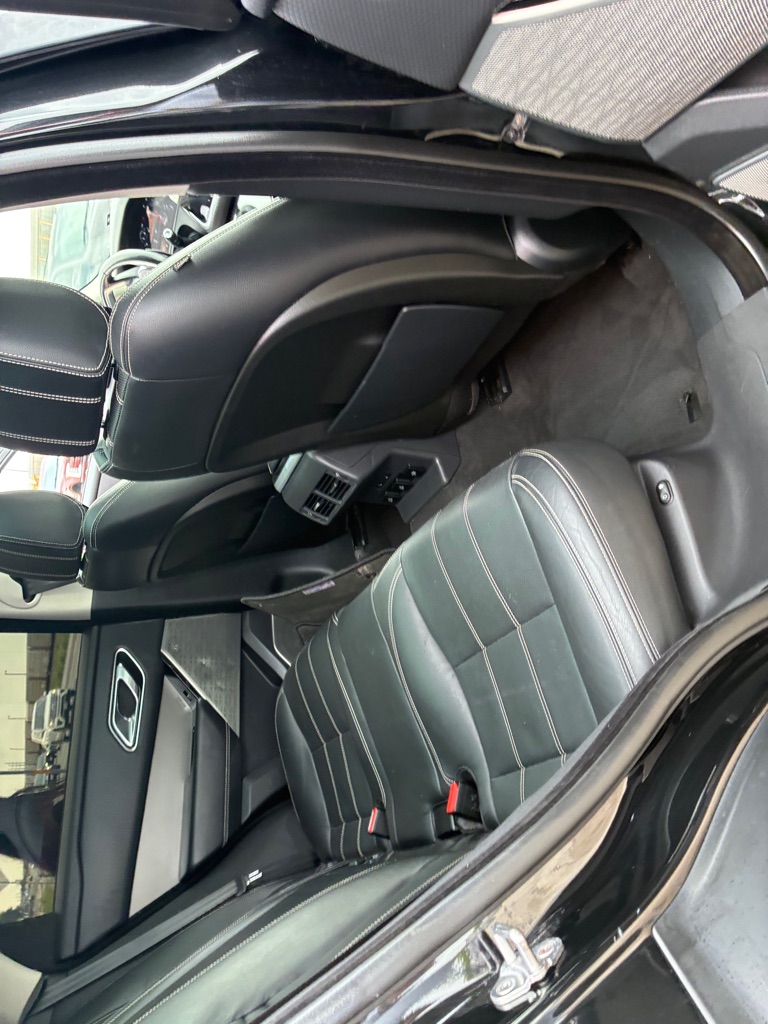 Photo 29 of this LAND ROVER RANGE ROVER VEL