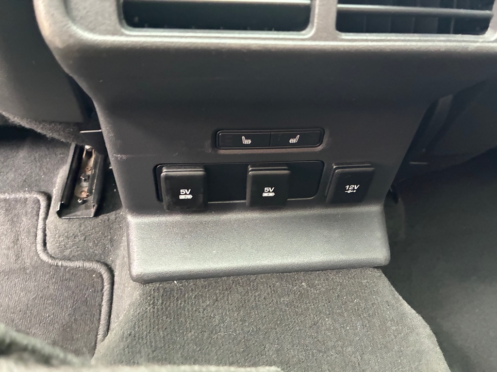 Photo 24 of this LAND ROVER RANGE ROVER VEL