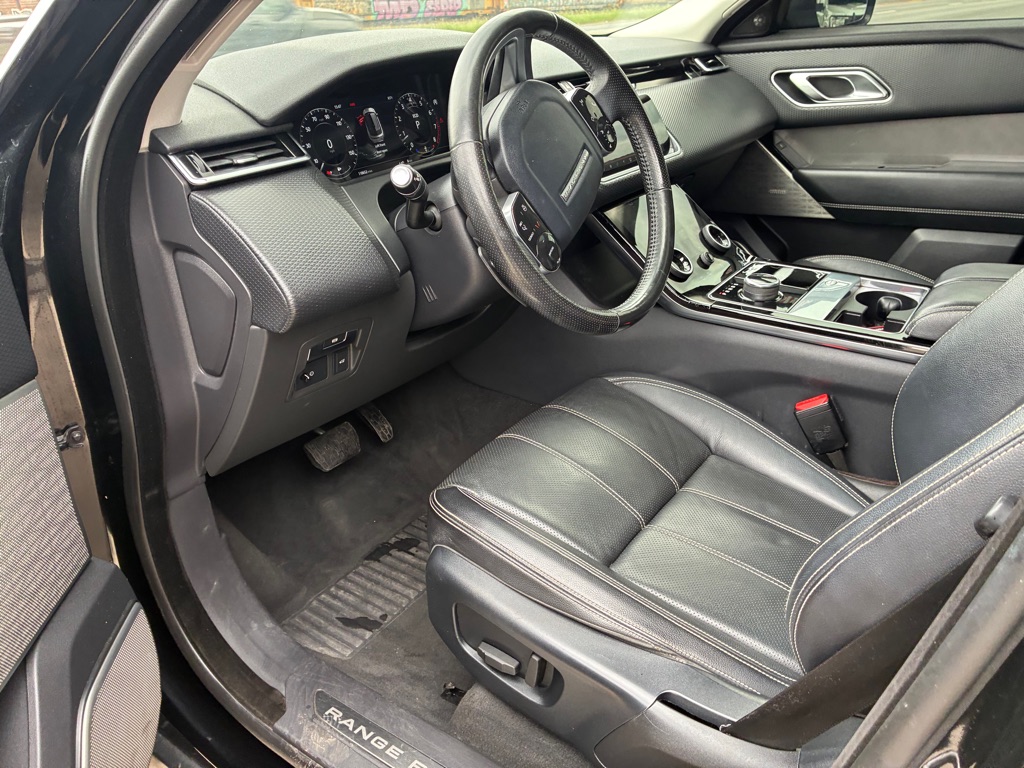 Photo 21 of this LAND ROVER RANGE ROVER VEL